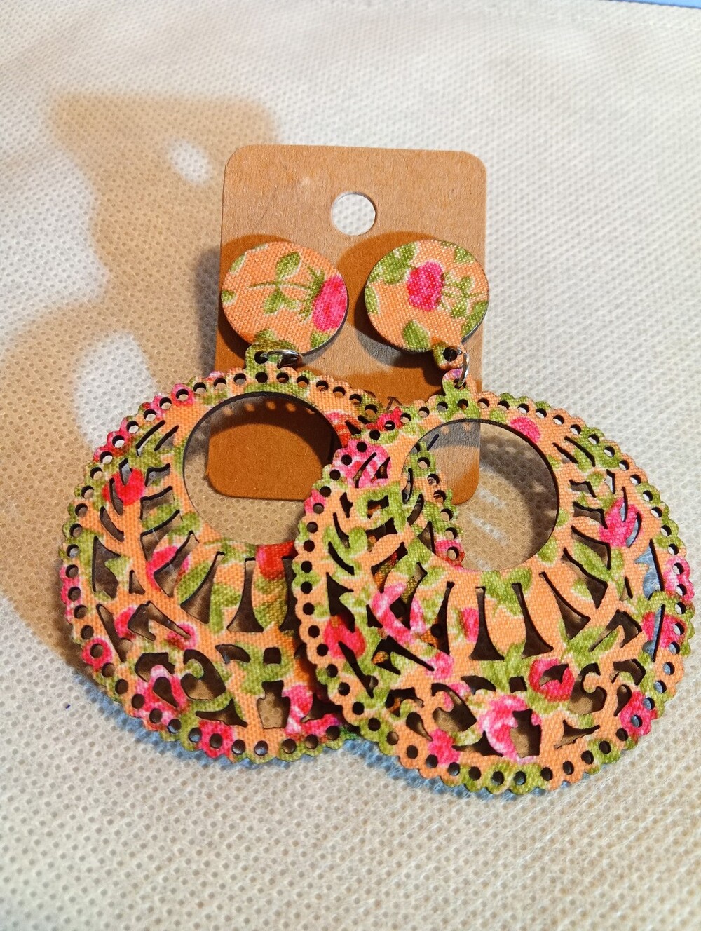Floral Cutout Round Drop Earrings - Pink & Green